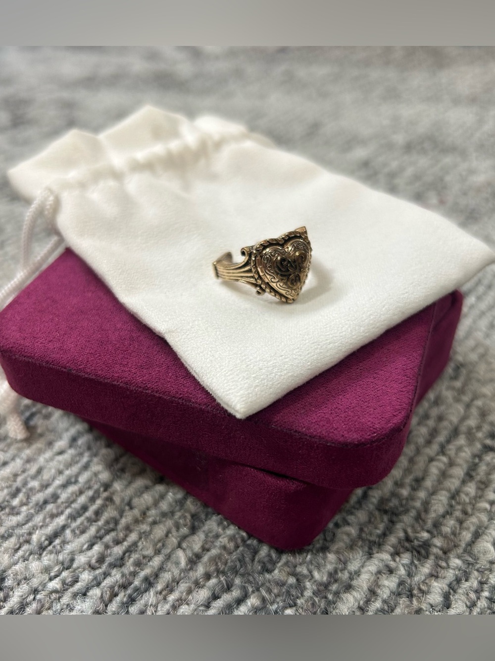 Keepsake Gold Vintage Heart Locket Closure Photo Vintage Jewelry Memory Ring✨